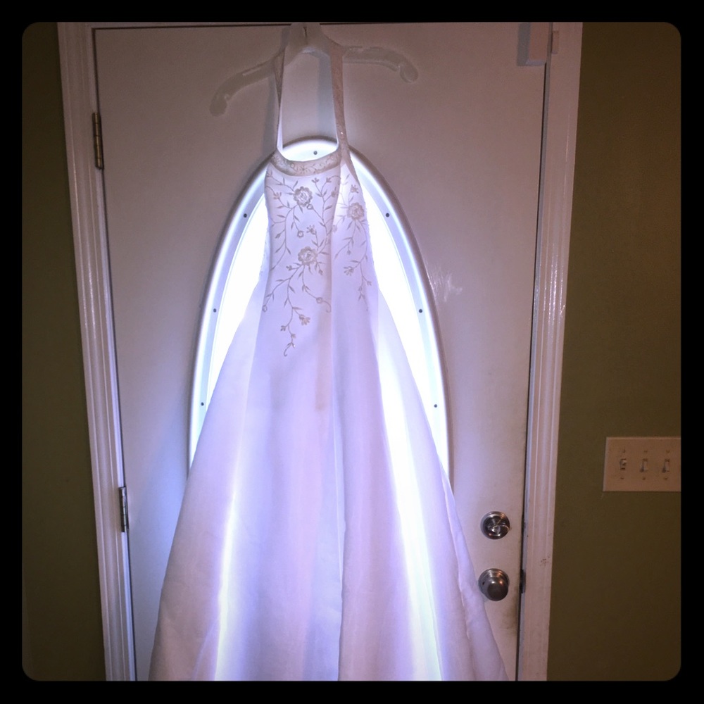 New Halter top wedding dress size 4
